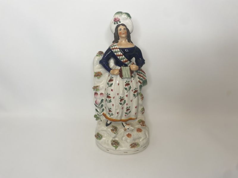 Staffordshirefigur, dame m/lite trekkspill