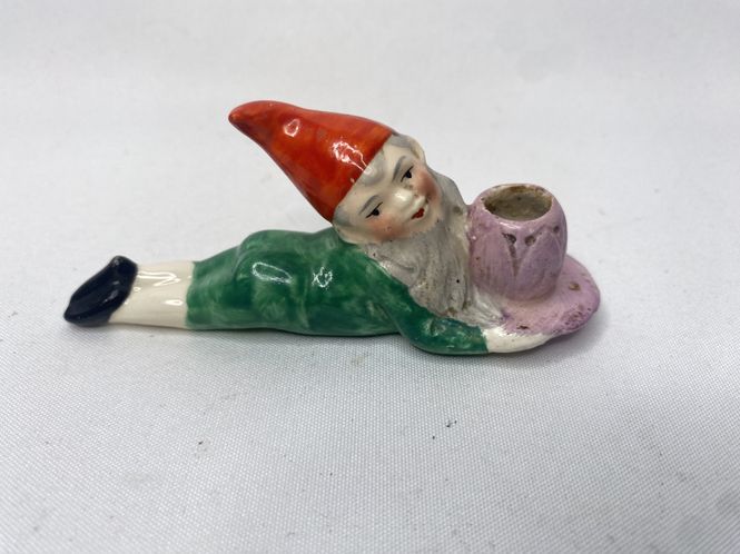 Hovedbilde Liggende nisse stemplet Göbel