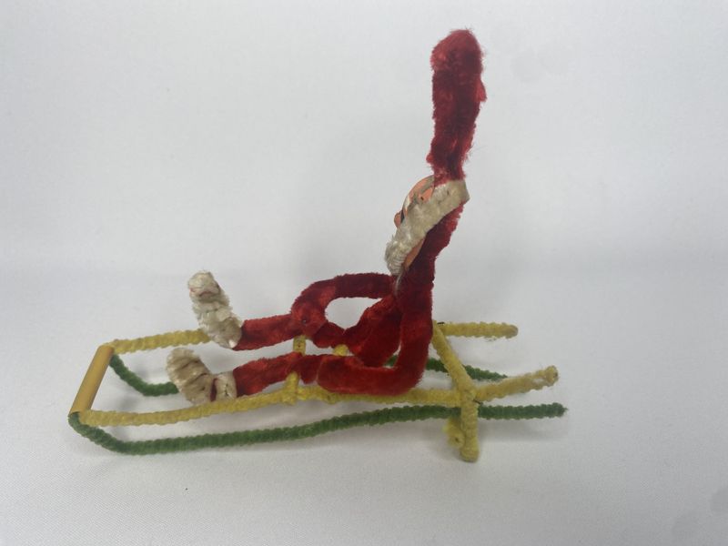 Nisse på kjelke av piperensere